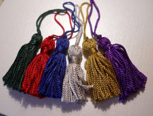 tassel color options; dark green, red, blue, silver, gold, purple